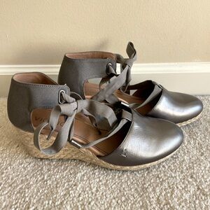 Vionic- size 8 silver NWT!